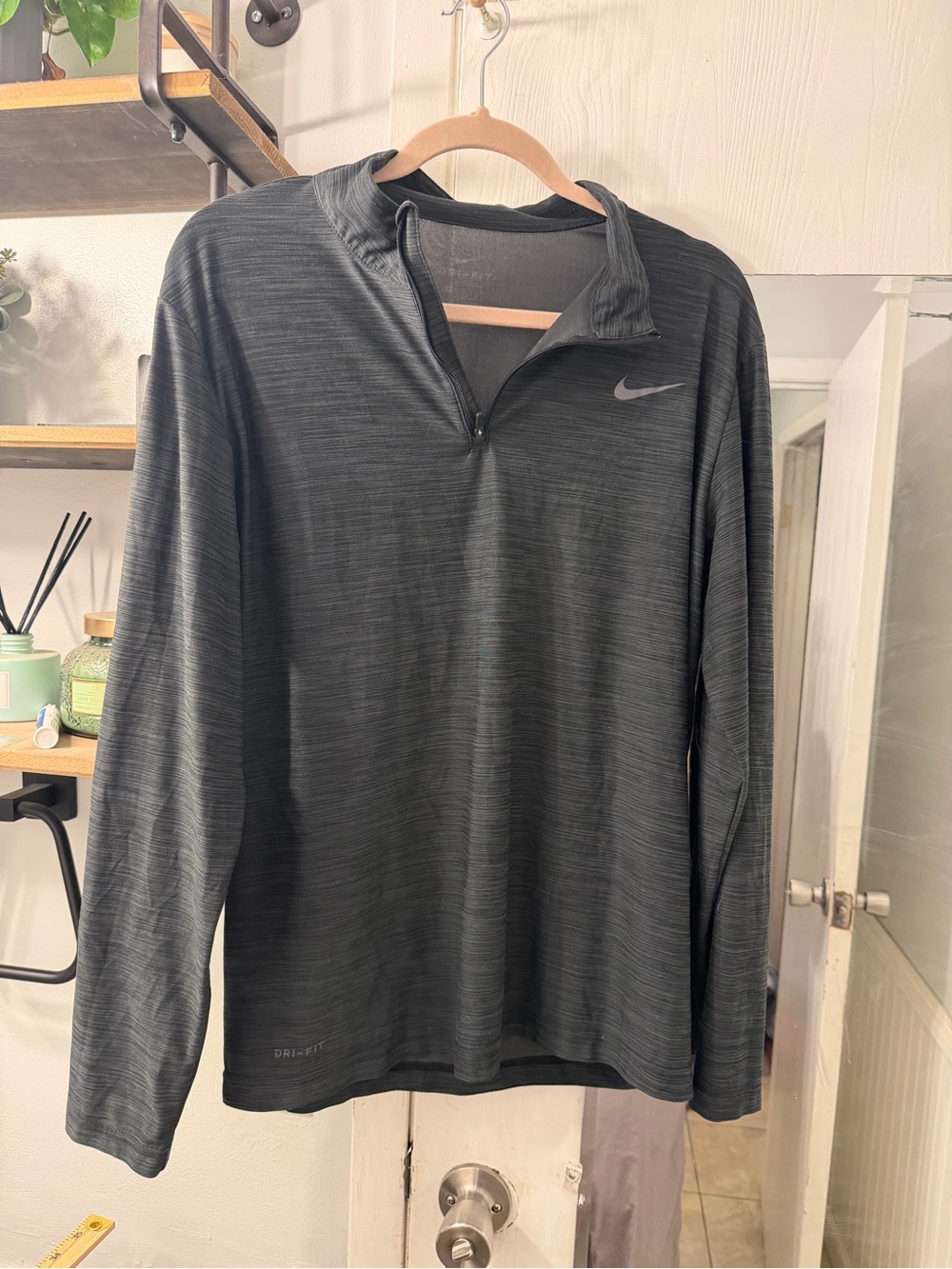 Nike Men’s Dark Gray Heather Quarter-Zip Performance Pullover